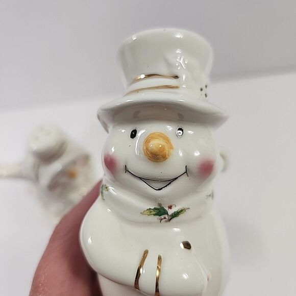Holly Holiday Porcelain Salt & Pepper Shaker  Snowmen  Ice Skating Christmas - Picture 7 of 12